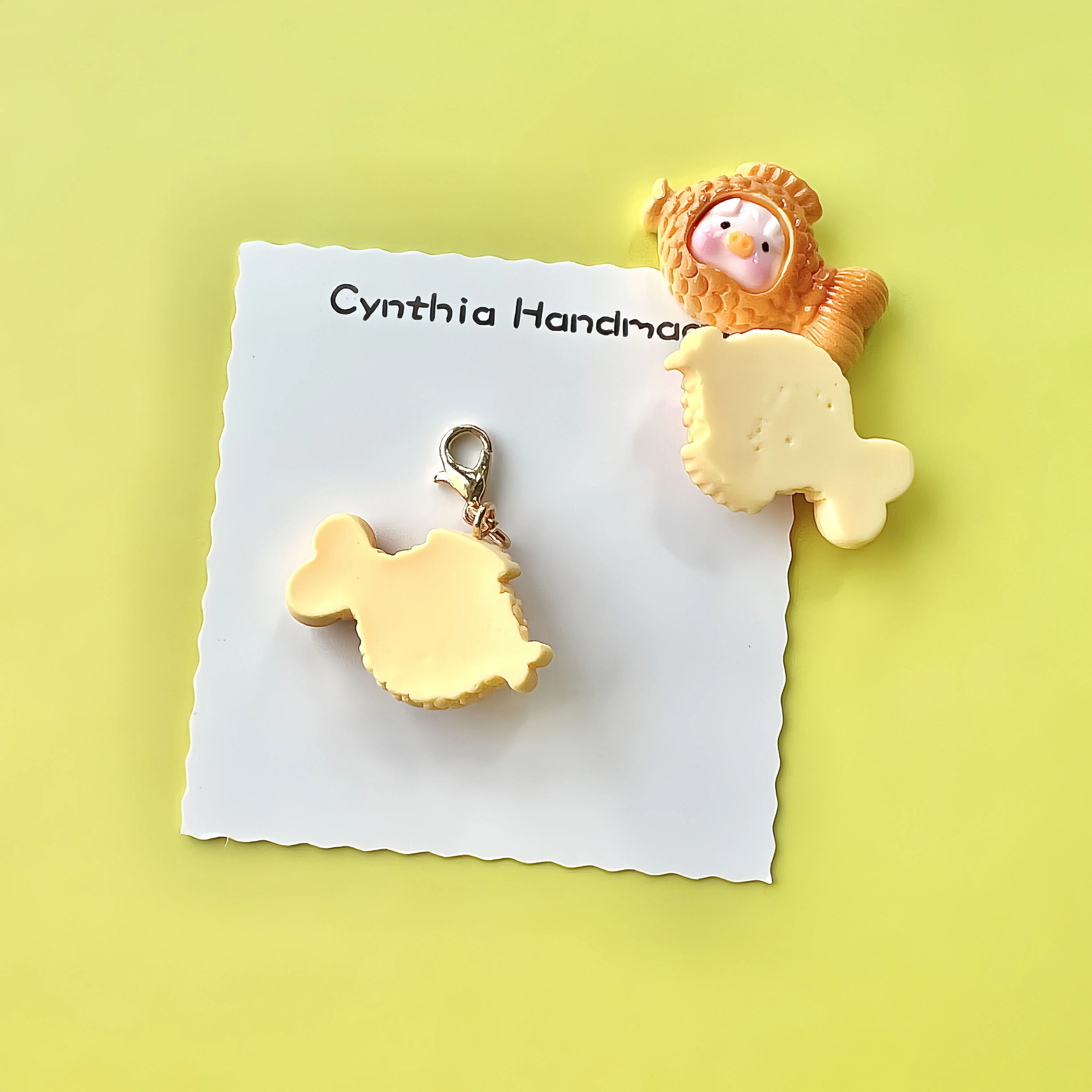 Khaki Mini Resin Cartoon Taiyaki Pig Figurine Unique Keychain Pendant Miniature Handcrafted Key Ring For Friend Gifts