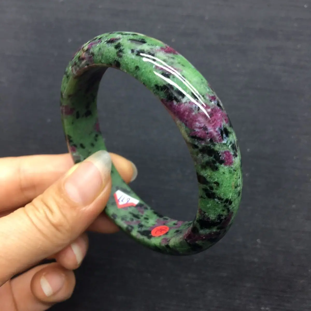 

Red and Green Treasure Bracelet, Women's Model.