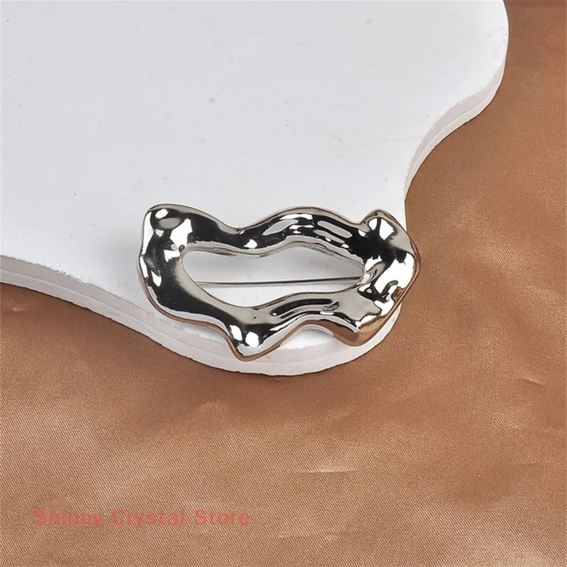 

Geometric Metal Brooch, Simple Collar Buckle, Multifunction Anti-Exposing Pin for Adult Outfits