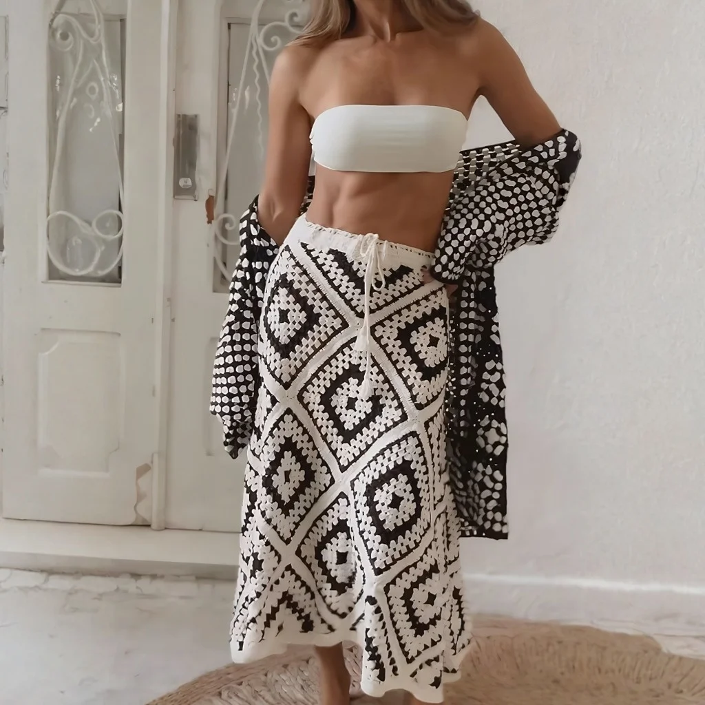 Spódnice damskie w stylu boho, ręcznie robione na szydełku, wzór granny square, etniczny wzór w romby, krój A-line, dzianinowe, ze sznurkiem w pasie, falde.