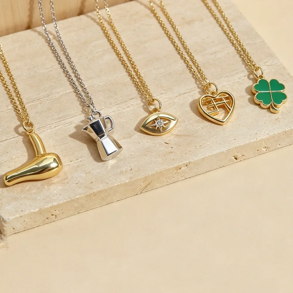 New hot-selling retro alloy simulation hair dryer pendant necklace fashionable and versatile, suitable for daily life