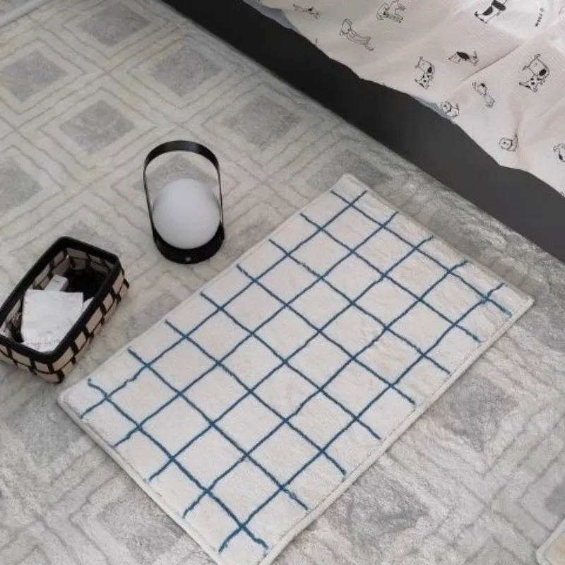 Simple Plaid Bedroom velvet Floor Mat, Bedside Mat, Children's Room Mirror Small Carpet, Bathroom Door Absorbent Mat