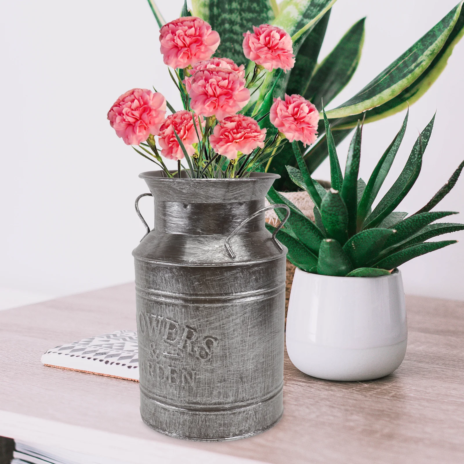 

Vintage Flower Bucket Retro Iron Vase Decorative Dried Flower Arrangement Ware Multi-Purpose Indoor Adornment Old Treatment Vase