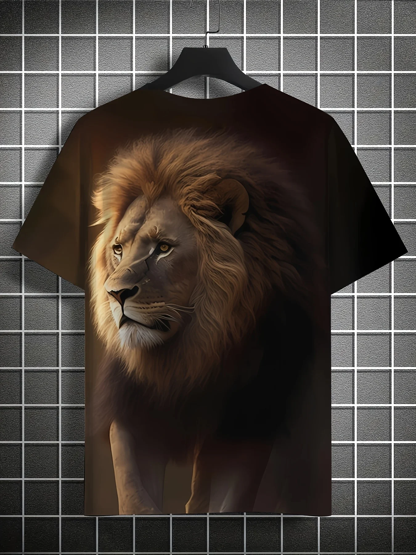 Herren-T-Shirt mit realistischem Löwengesicht-Print in dunklen Tönen, schwarz, Wildtier-Dschungel-Motiv, Rundhalsausschnitt, Kurzarm – Detail 5