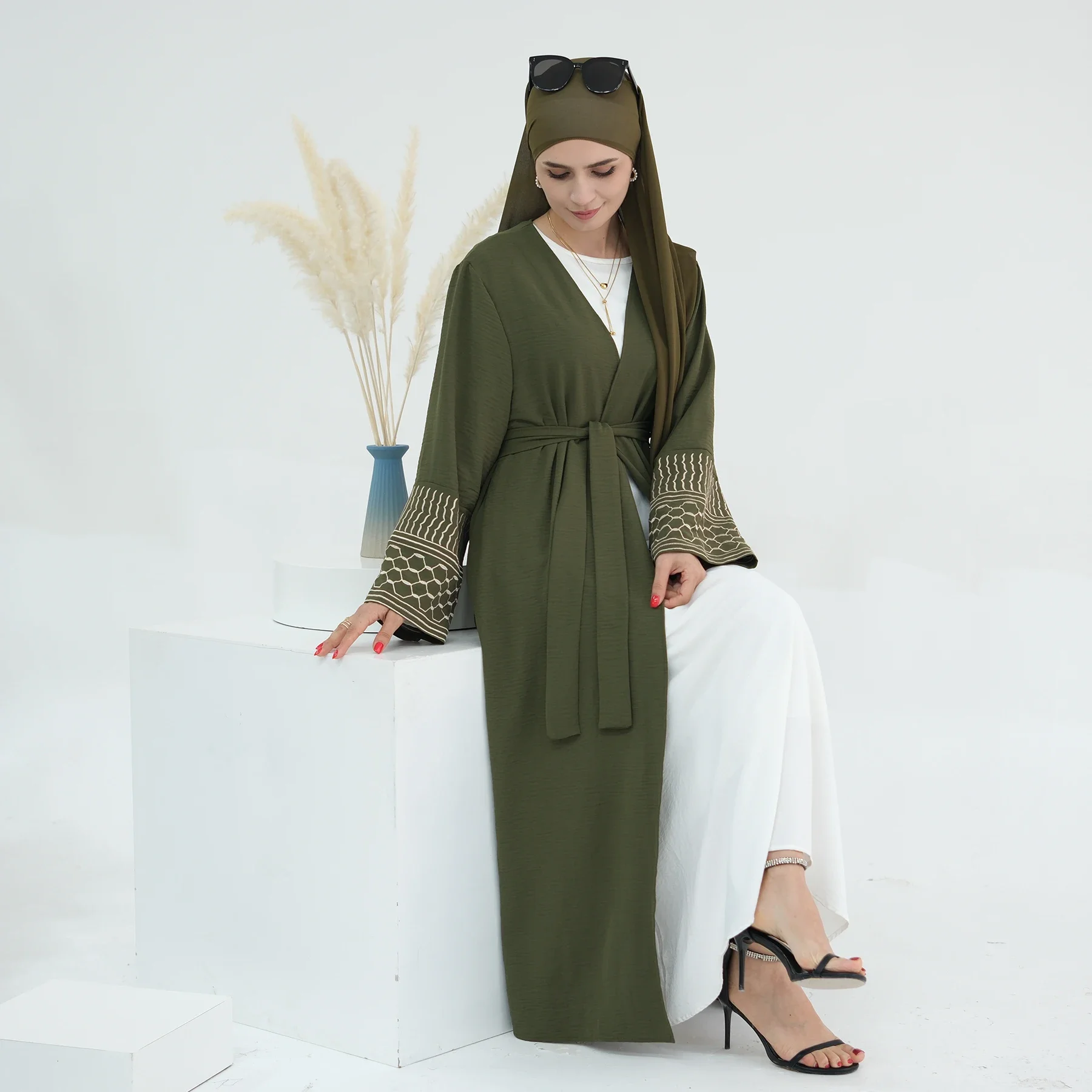 

Embroidery Abayas for Women Muslim Dress Arab Robe Kimono Cardigan Turkey Dubai Abaya Islam Clothing Jalabiya Gown Kaftan Kebaya