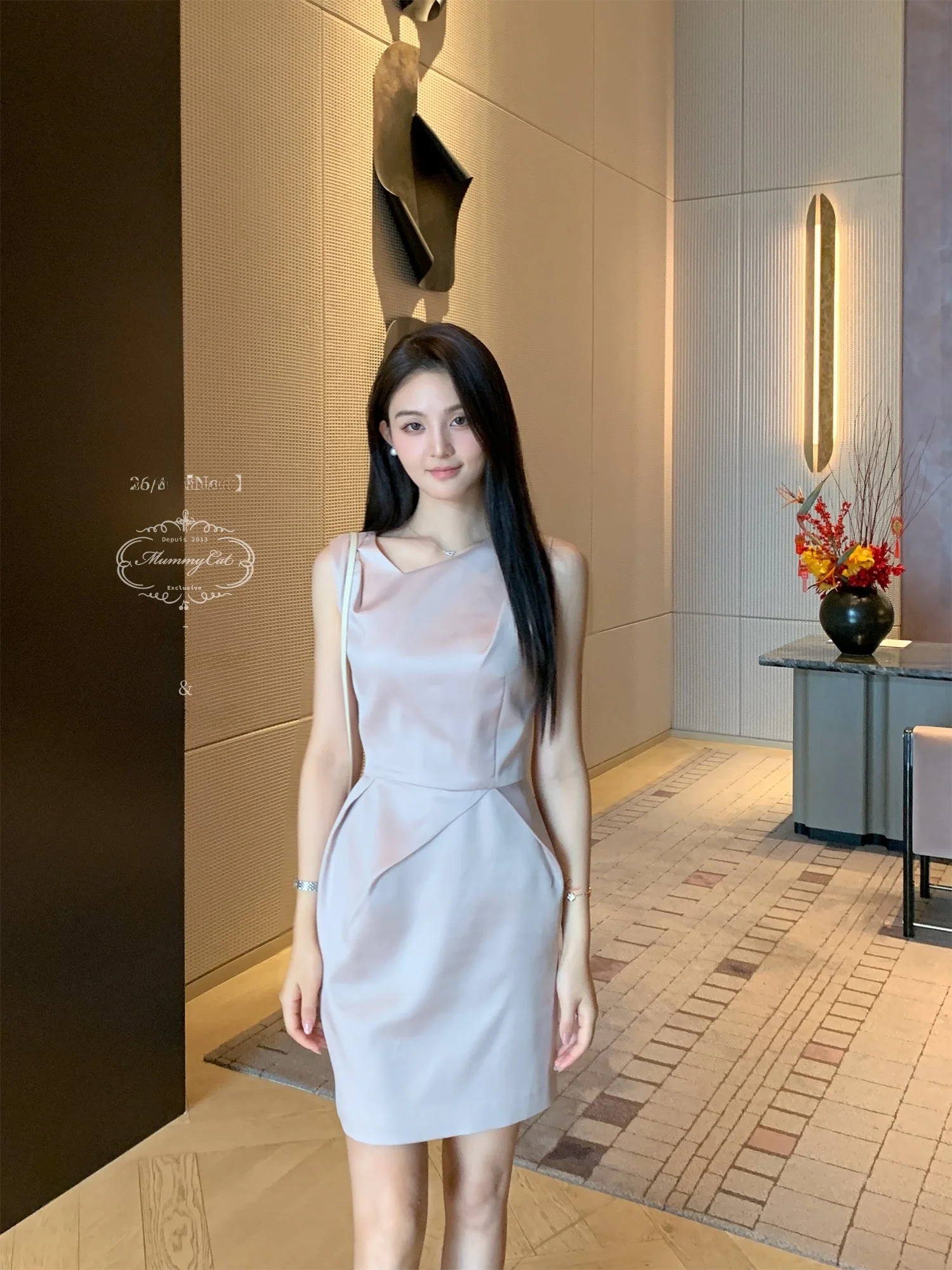 

Новинка: Атласное платье-халат с V-образным вырезом сбоку, приталенное, миди, для свиданий, путешествий и повседневной носки