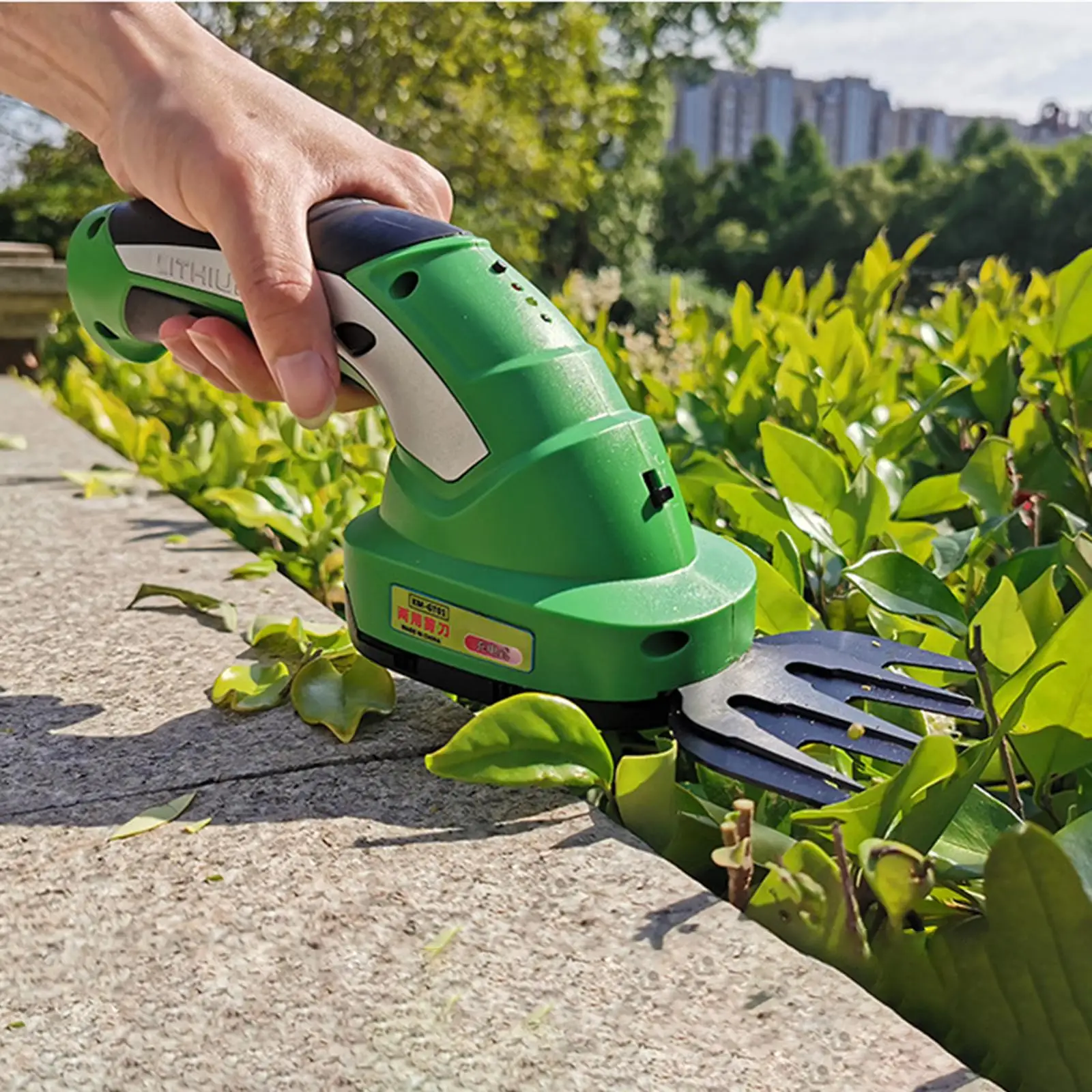 

Electric Cordless Hedge Trimmer with Rechargeable Battery Handheld Shrubber Trimmer Grass Shear Grass Trimmer for Backtyard Lawn