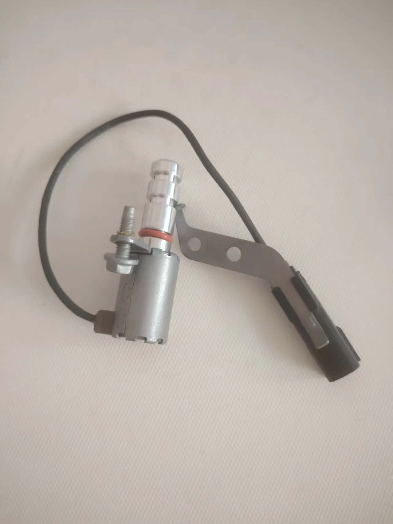 12670746 12632008 12658750 12665170 25202542 Oil Pump Flow Control Valve Oil Pump Solenoid Valve Suitable for Buick Chevrolet Cadillac Ats Ct6 Xt5 Gl8S Equinox Envision New Lacrosse Malibu XL Ltg Lcv Lhp Models view 3