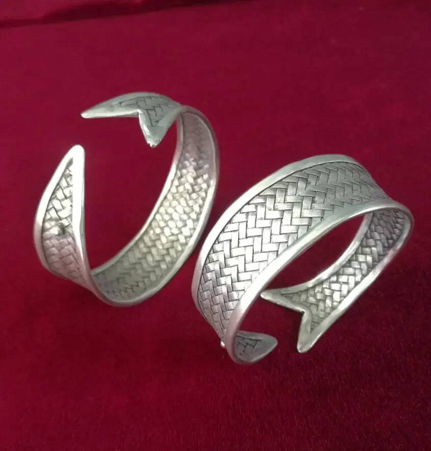 

1 пара высококачественных тканых браслетов ручной работы в этническом стиле, винтажные ювелирные изделия, оригинальные индивидуальные аксессуары из хлопка и льна