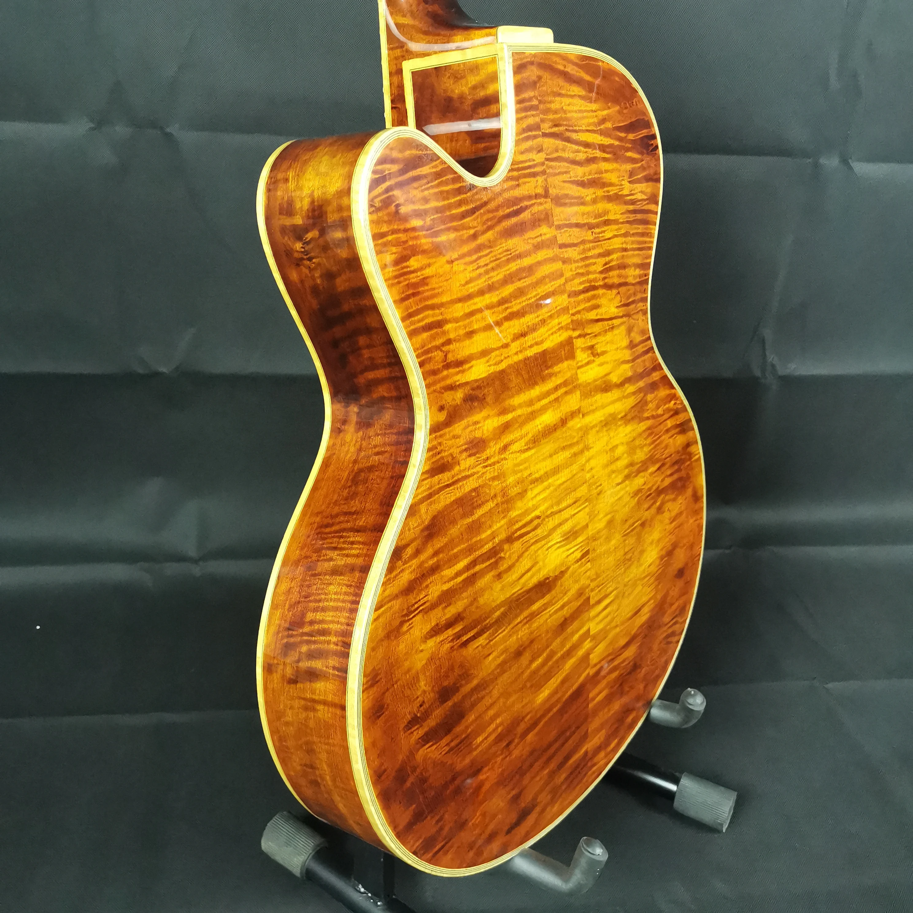 Handmade 16-Inch Hollow Flamed Maple Archtop Spruce Top Electric Jazz Guitar with Ebony Fingerboard Discount Cutaway