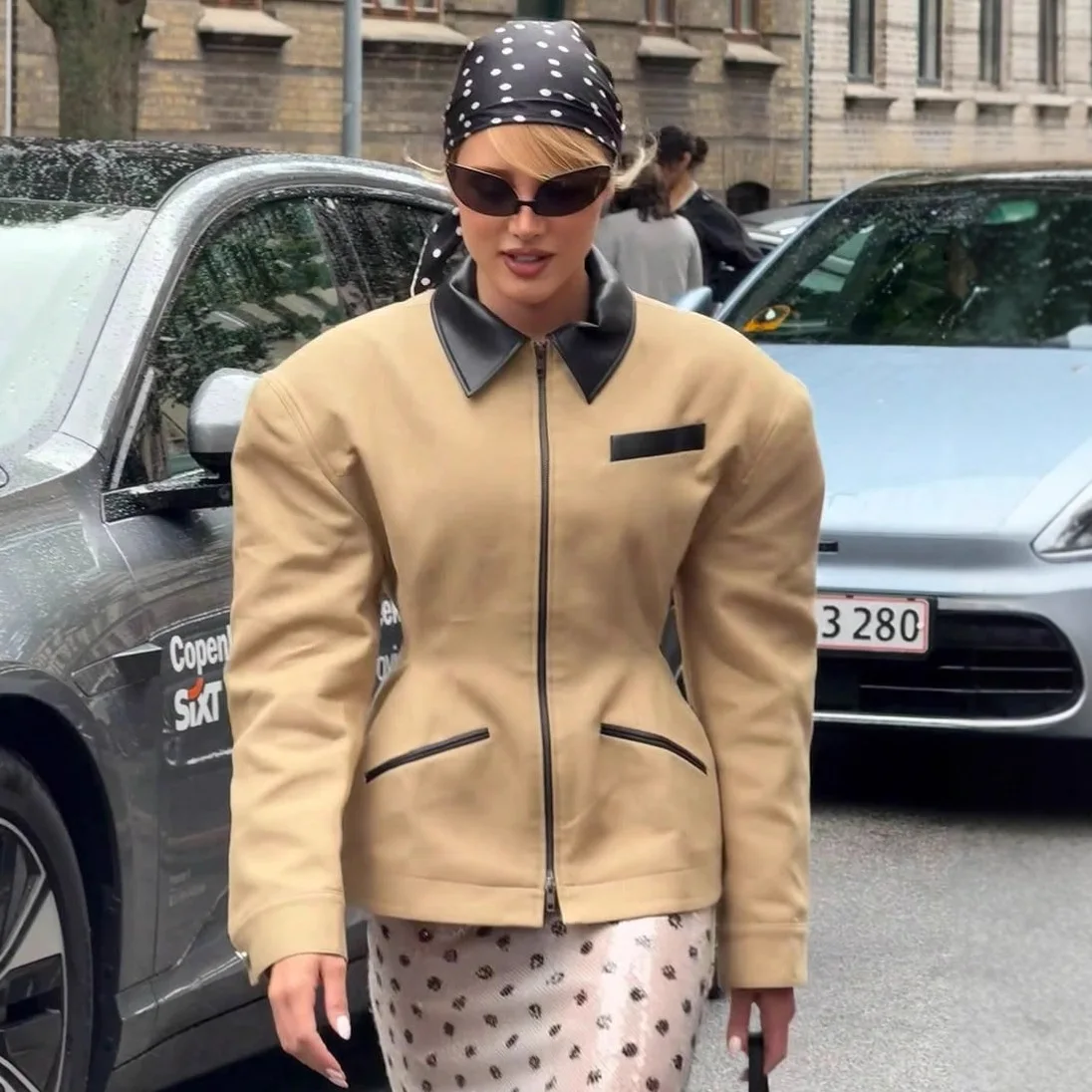 

Женская модная куртка, осенне-зимняя кожаная куртка в стиле ретро с воротником на талии и карманами, пальто с длинными рукавами и лацканами на молнии, верхняя одежда