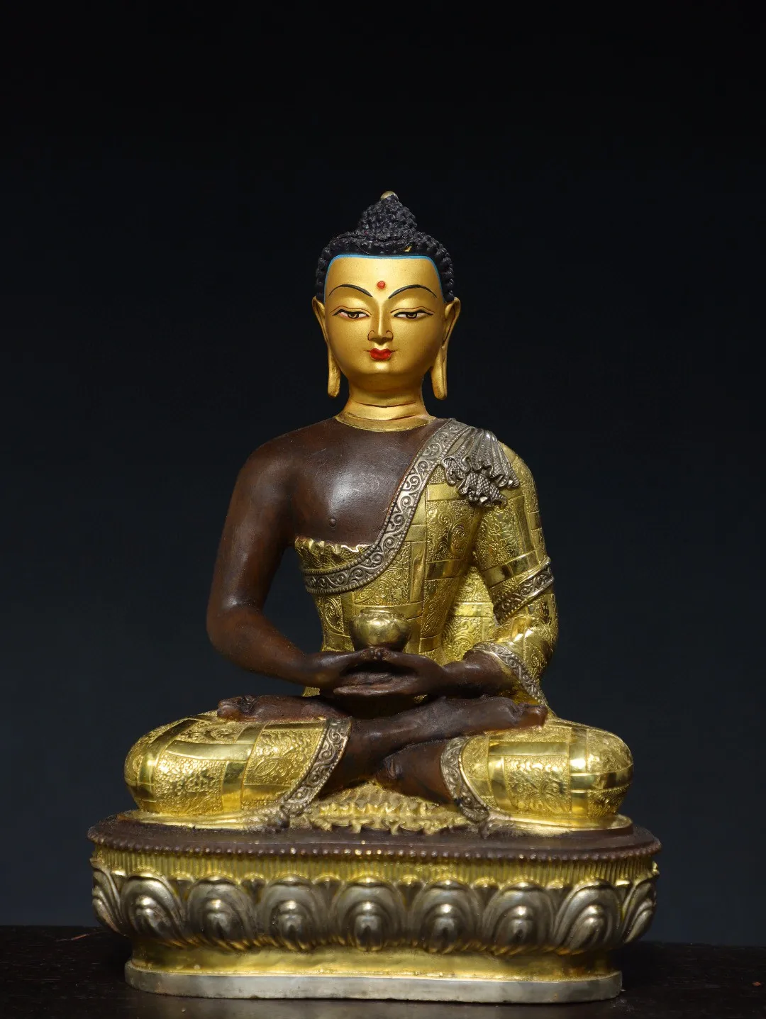 Tibetan bronze Buddha gilt painted face gem Sakyamuni Dahri Rulai Home Hall supplies ornament 30cm