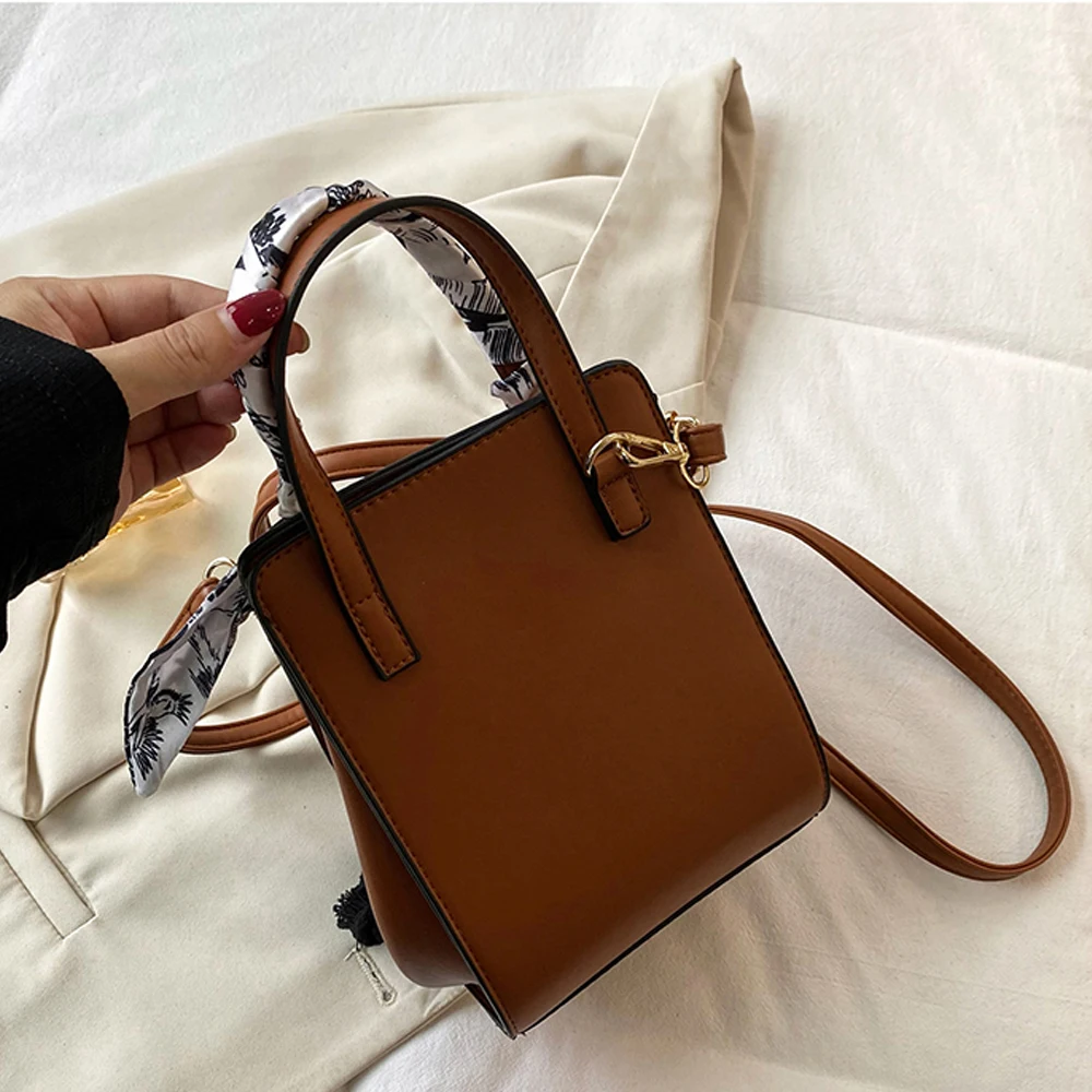 حقيبة كروس نسائية صيفية جديدة لعام 2024 بكتف ناعم حقيبة صغيرة غير رسمية محمولة باليد