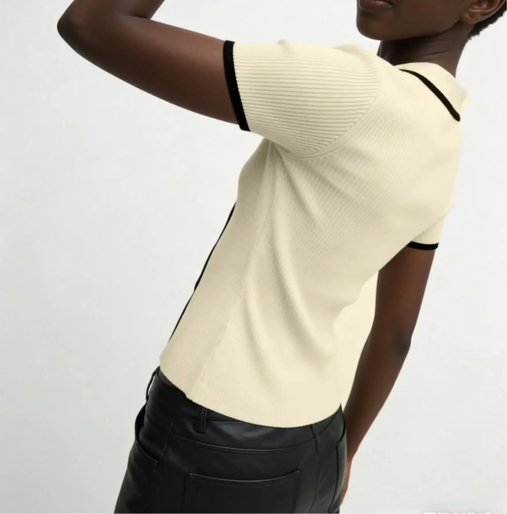 Picture 4: Women's single-breasted short-sleeved knitted cardigan, featuring a minimalist and casual style, suitable for spring and summer