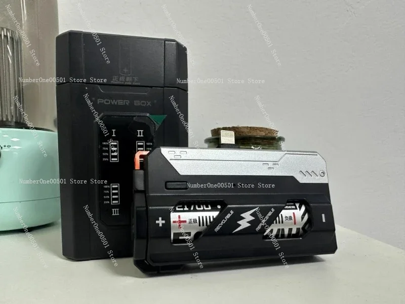

Tactical Design Capsule Separation Creative Charging Gadget Power Bank Detachable Battery Magazine Style Portable Charger