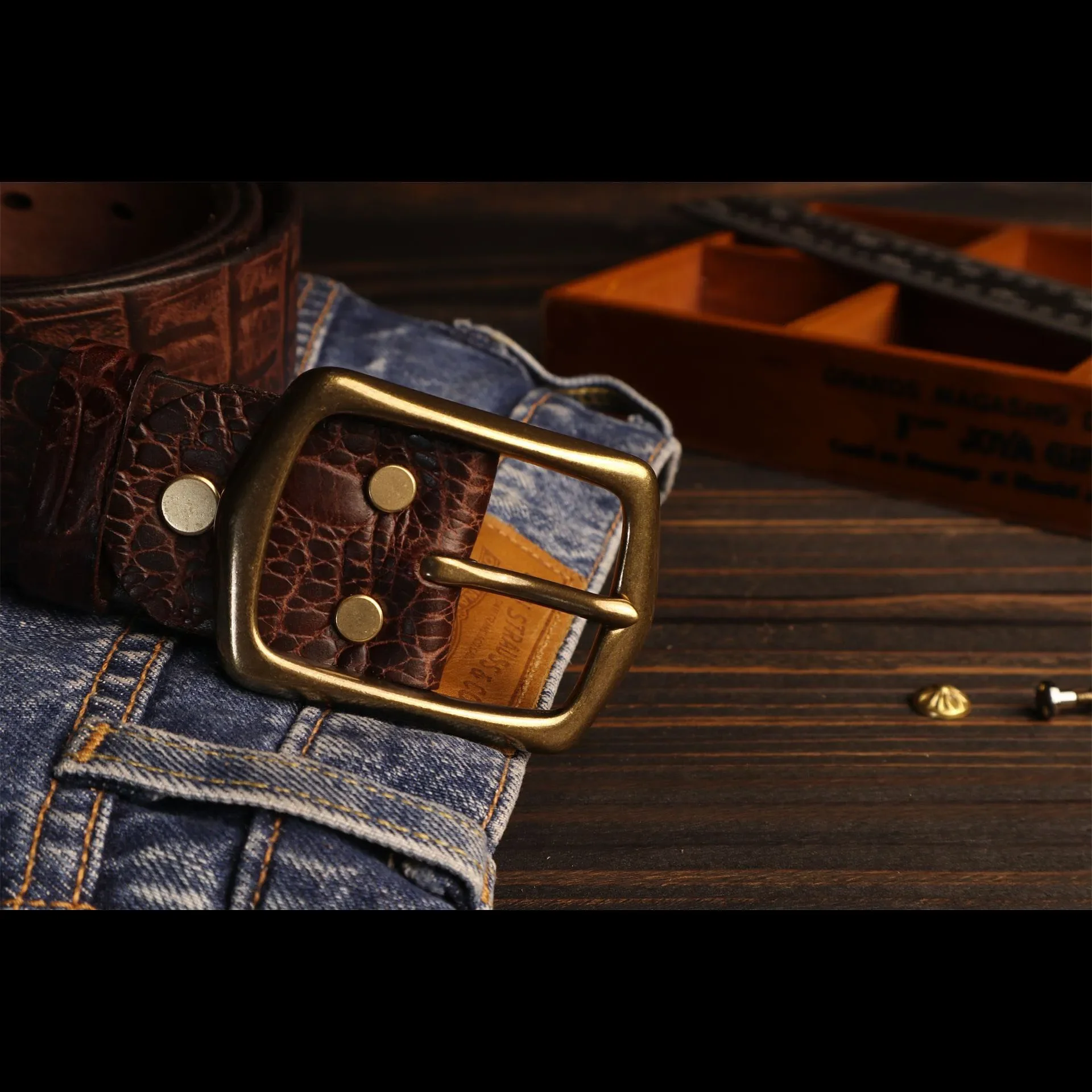 

Классический мужской ремень из натуральной кожи, тисненый крокодиловый узор и латунная пряжка, прочный пояс для делового наряда