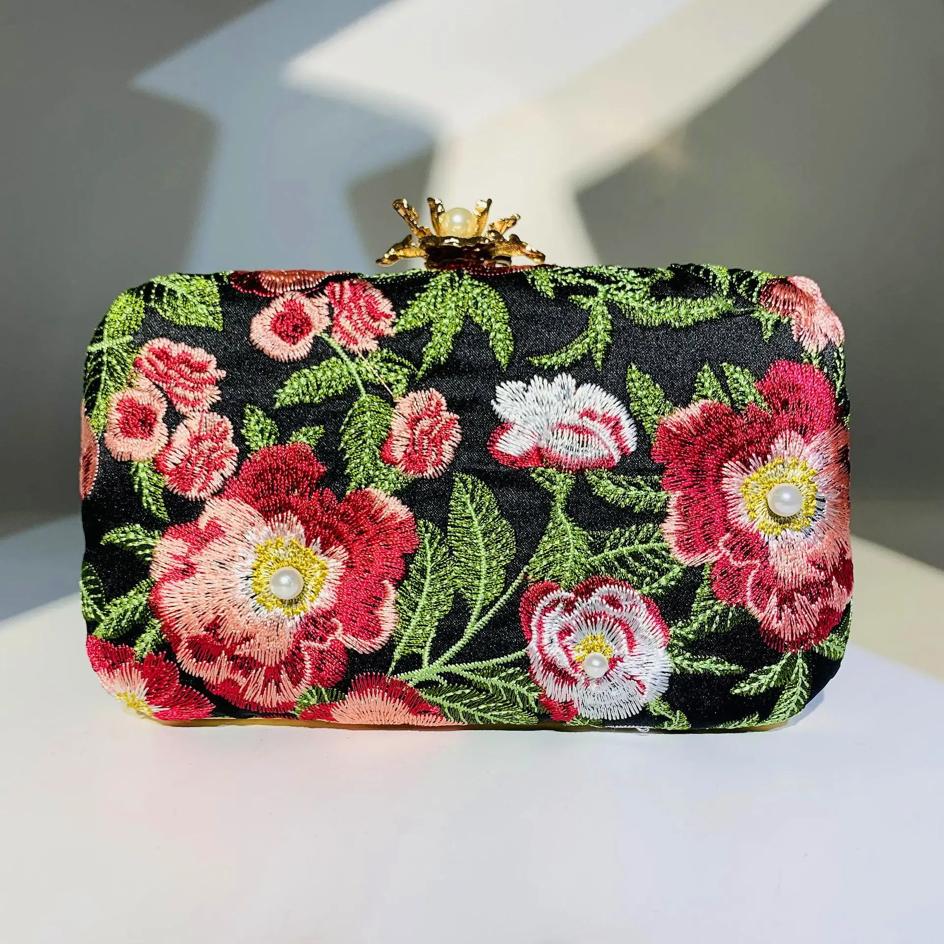 New Women Embroidery Flowers Evening Clutch Bags Diamond Banquet Shoulder Bags Wedding Dinner Wallets Purse 4 Colors