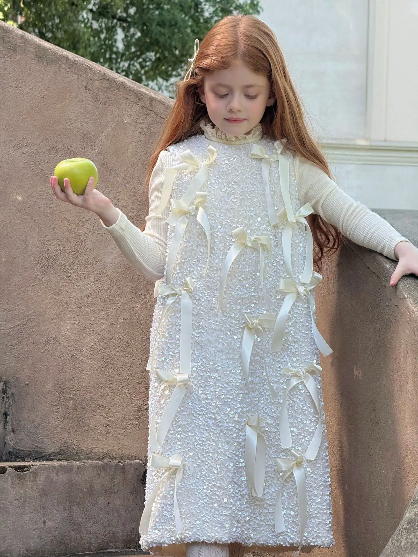 

Новинка зимы 2025 года, платье без рукавов для маленьких девочек, расшитое бисером и пайетками, детское бархатное платье принцессы с бантом