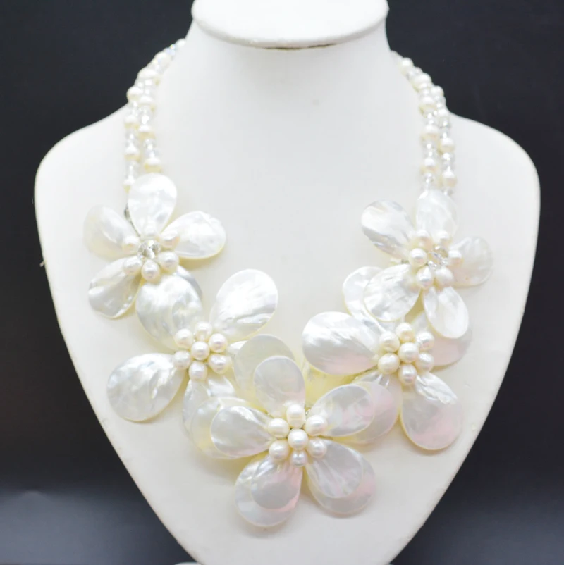 Exquisite. Beautiful natural sea shell pearl flower necklace. Glamour ladies party necklace 20