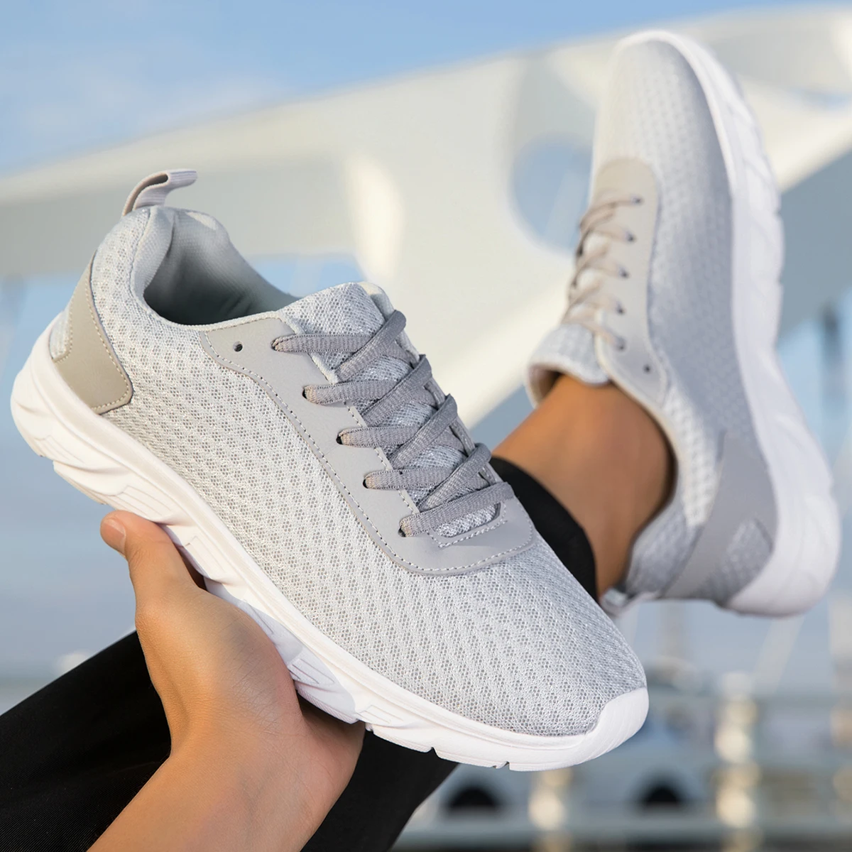 Summer Men's Shoes Four Seasons New Flying Weaving Lightweight Breathable Casual Sports Shoes Soft Sole Outdoor Running Shoes