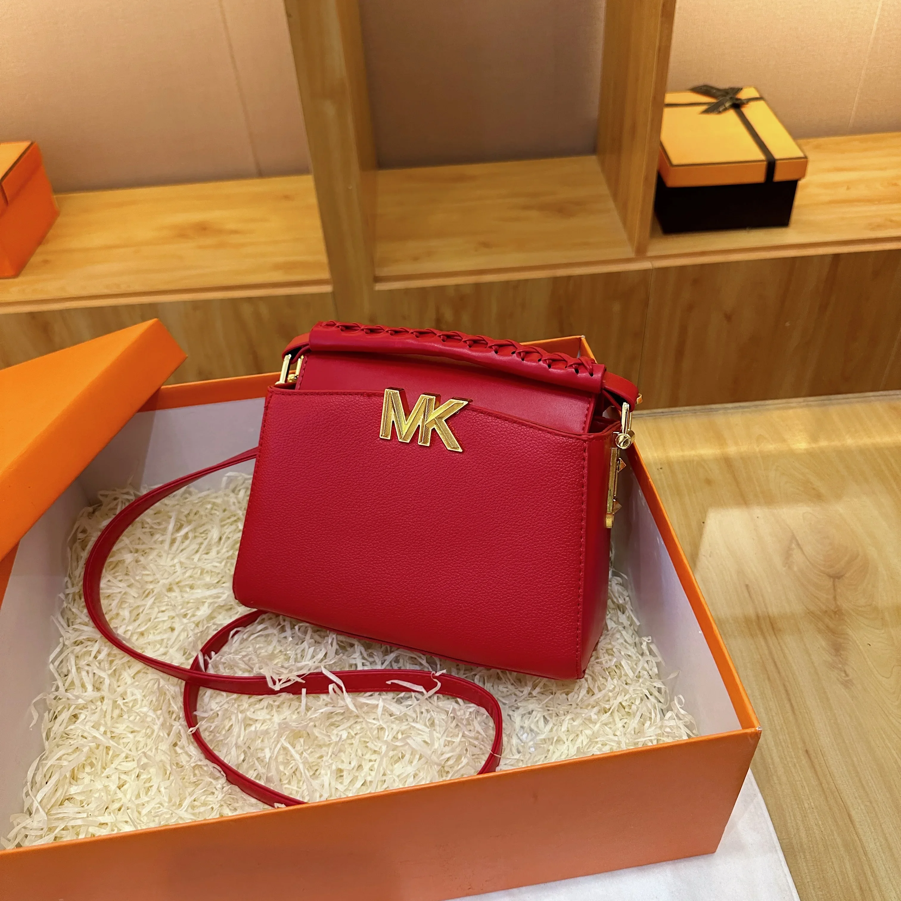 

Новое поступление 2025 года! Нишевая модная сумка через плечо — однотонная с высококачественной атмосферой, стильная повседневная сумка-ведро для женщин