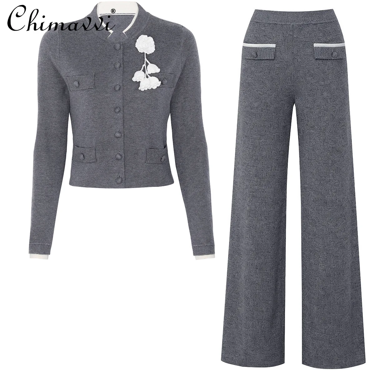 

Комплект из двух предметов для женщин: элегантный французский вязаный топ с цветочным узором и длинными рукавами, а также брюки с высокой талией, коллекция 2026 года.