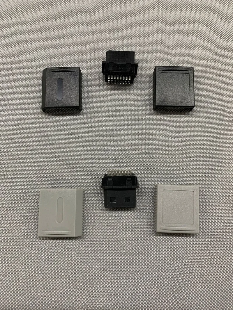 Collegare lo slot del connettore dell'interfaccia della presa della porta per la spina del cavo maschio wii 16P colore grigio nero