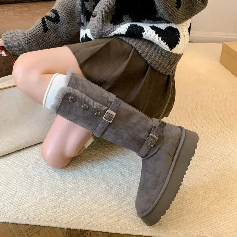 

Two Fashionable Snow Boots for Women in The 2025 Winter New Thick-soled, Fleece and Thickened Long Warm Cotton Shoes for Women