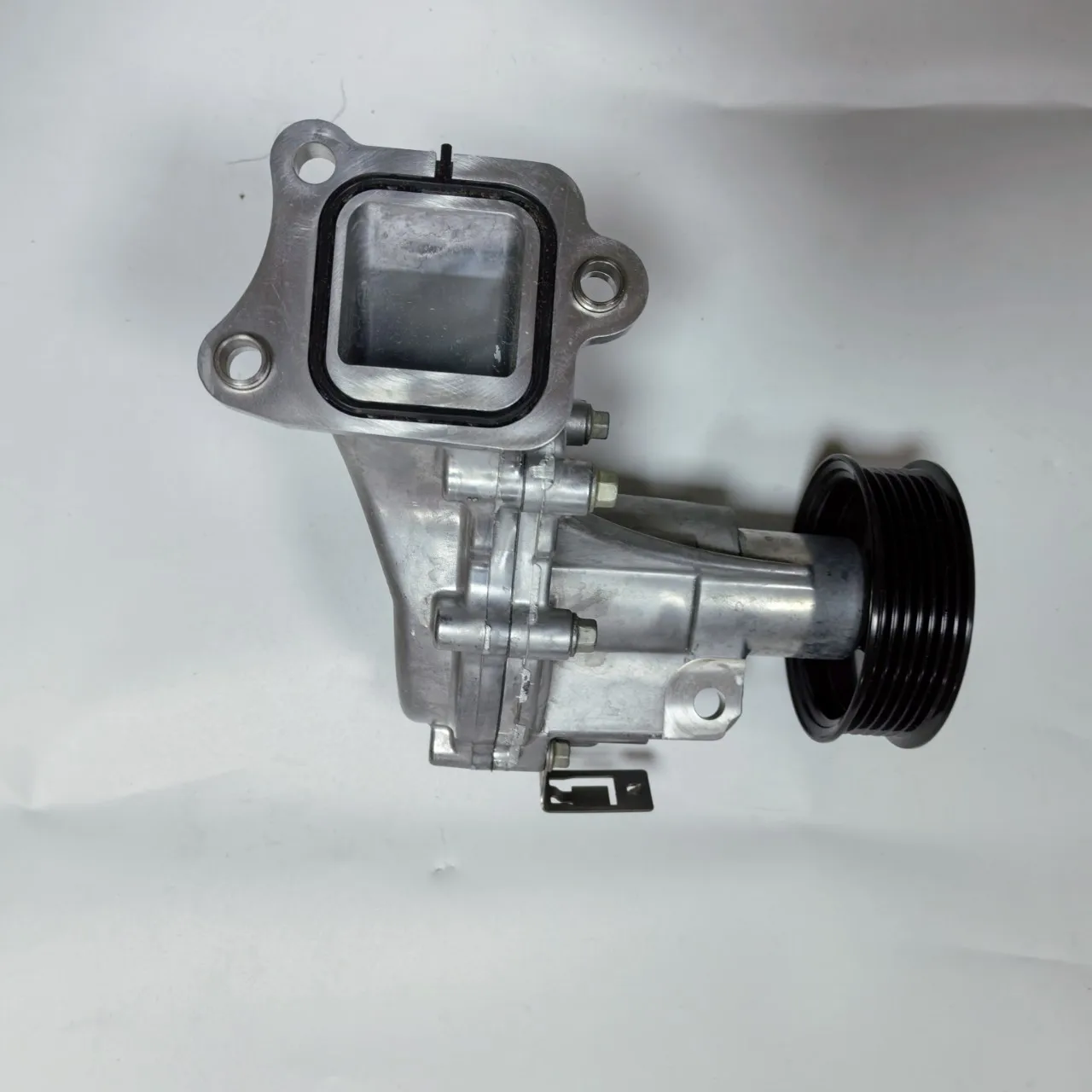 Suitable for Jeep 22-24 Wrangler 2.0T cooling water pump 5048710AH 5048710AG