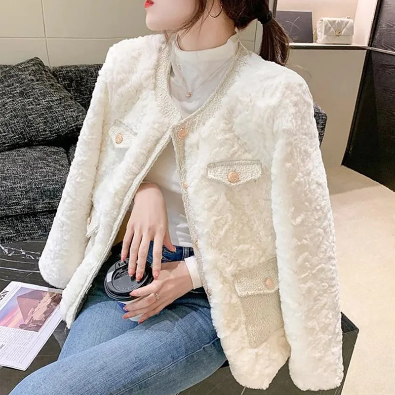 Ladies Round Collar Thicken Warm Plush Outwear New Autumn Winter White Faux Fur Jacket Women Korean Fashion Short Lamb Wool Coat