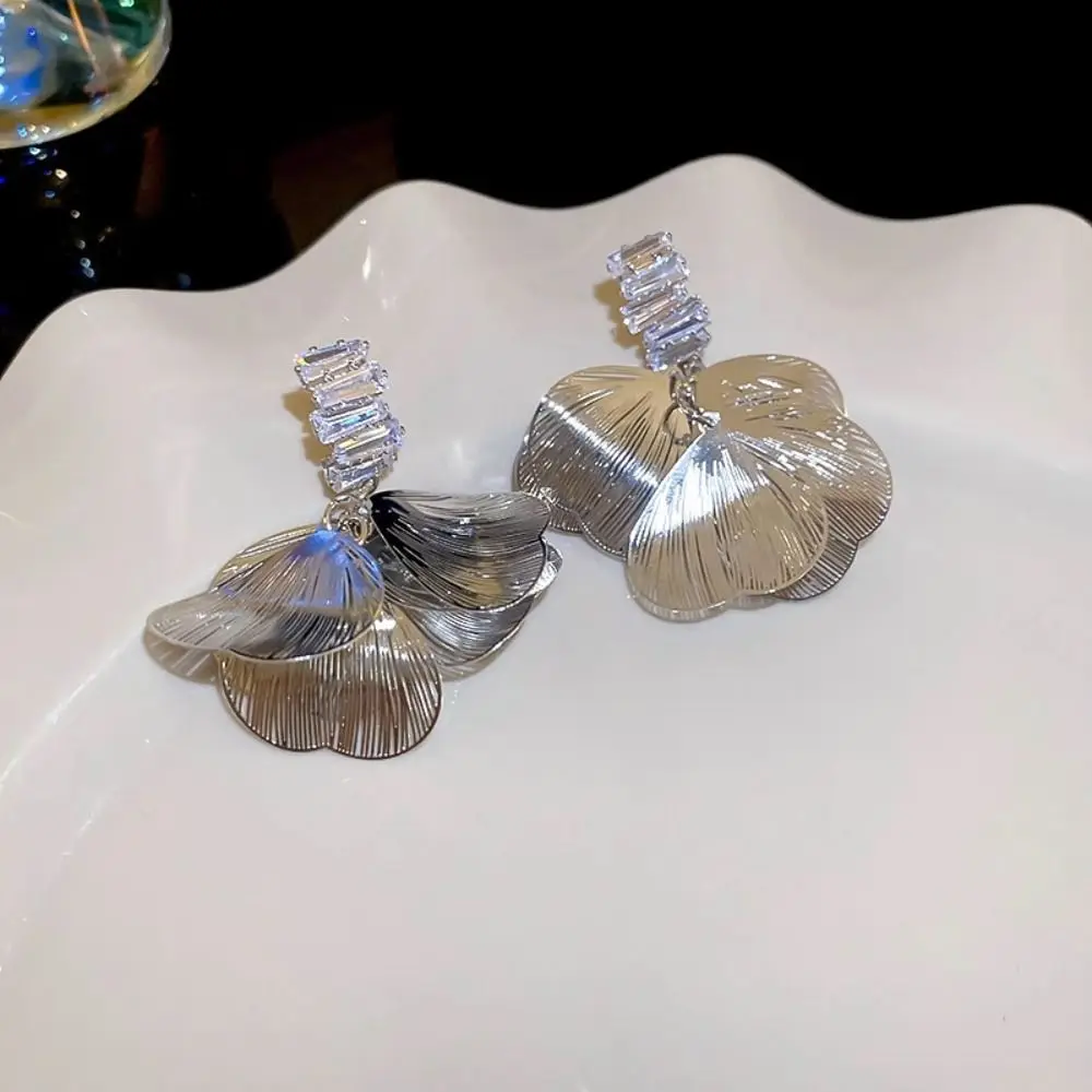 

Crystal Leaf Tassel Earrings Heart Elegant Vintage Metal Earrings Ear Jewelry Accessories Hook Piercing Exaggerated Earrings
