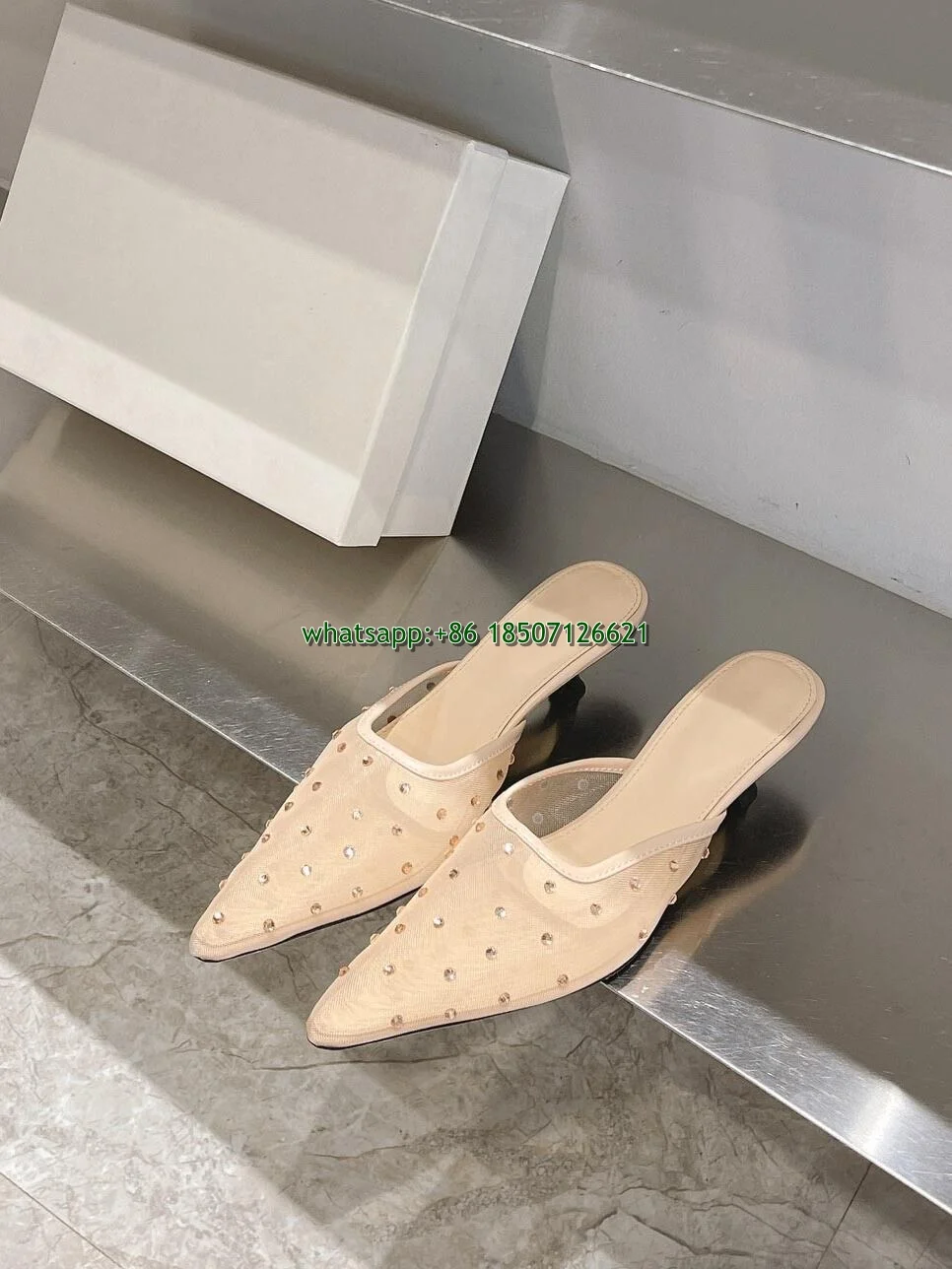 Scarpe Slip-On Slip-On con tacco basso decorate con strass in rete a punta di grandi dimensioni semplici con tacco alto