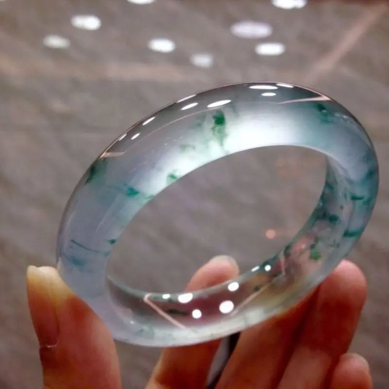 

Transparent floating green beauty bracelet for yourself, wife for mother