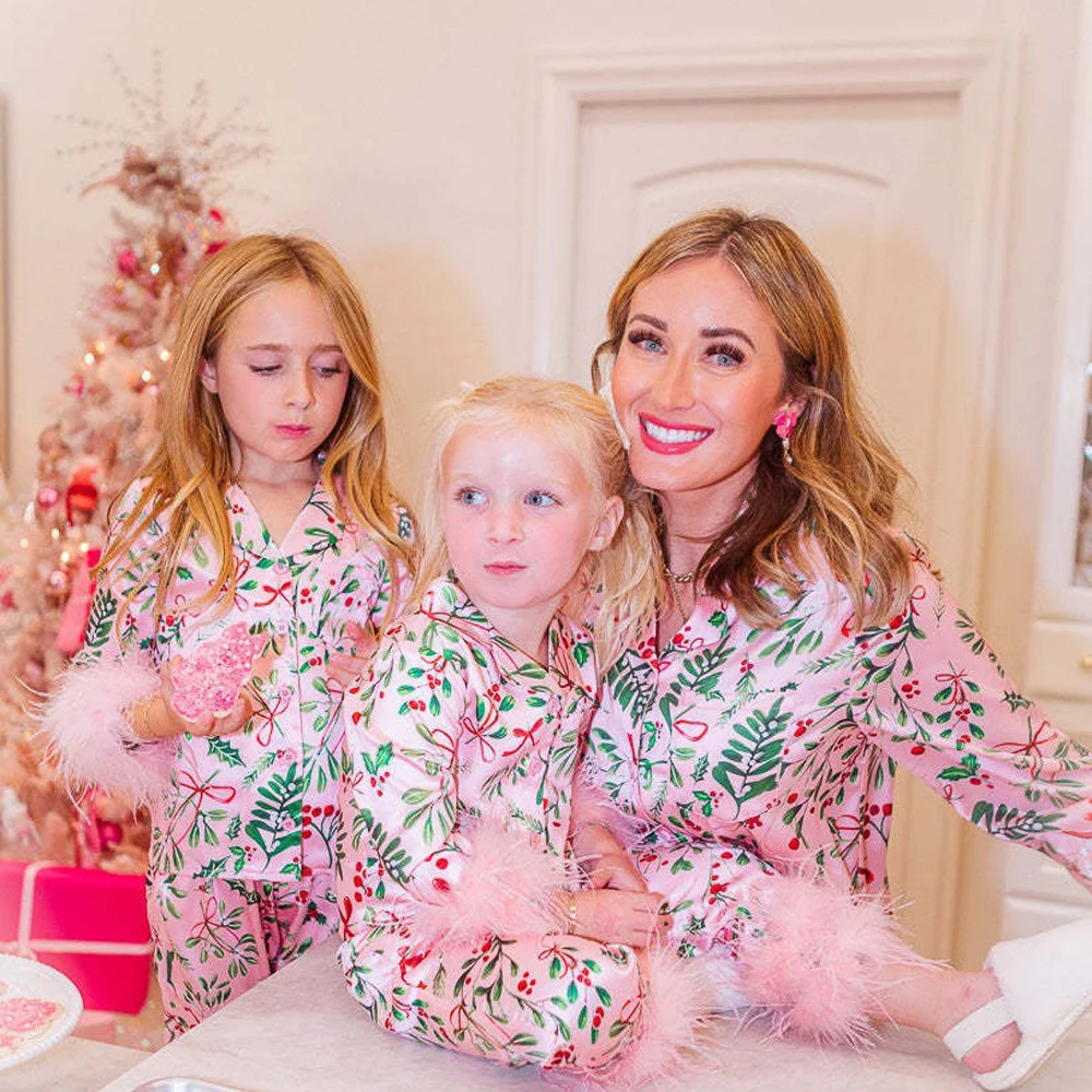 2025 Fashion Christmas Women Girls Pink Floral Pajamas Mother Daughter Matching Clothing Set Sweet Fluffy Long Sleeve Sleepwear