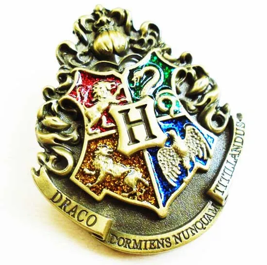 Harried Potter Brooch Figure Magic School Badge Pins Hogwarts Gryffindor Slytherin Brooch Metal Badge Souvenir Birthady Gift Toy