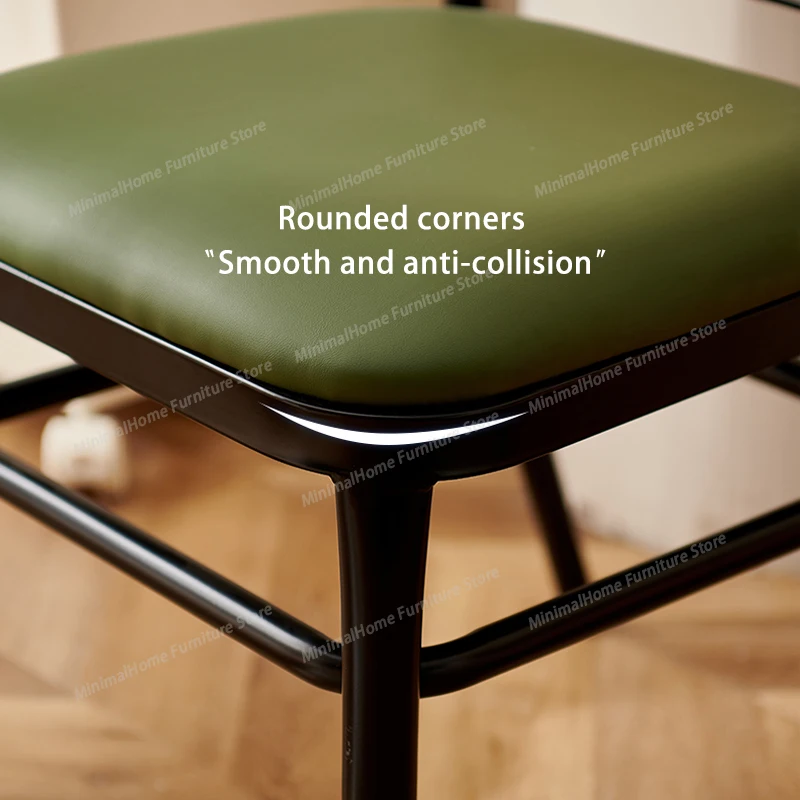 Chaise de salle à manger vintage en rotin avec dossier et structure en acier robuste, chaise de café moderne, chaise de dîner confortable avec siège en cuir, chaises de cuisine