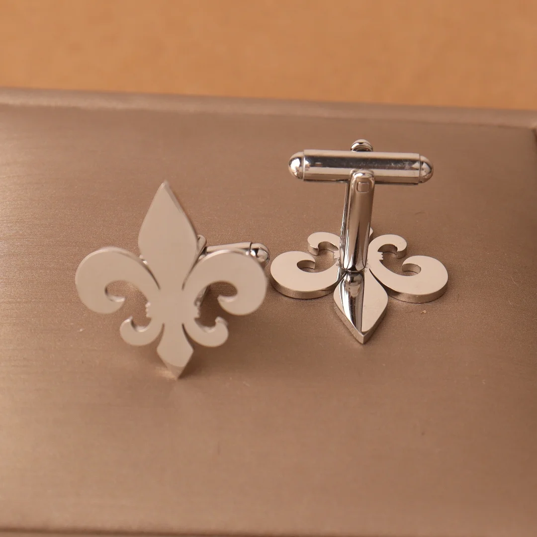 Klassische Christliche Blumenbrosche mit Lilie aus Edelstahl, Religiöser Talisman-Schmuck für Herren, Bräutigam-Anstecknadel, Hochzeits-Accessoires