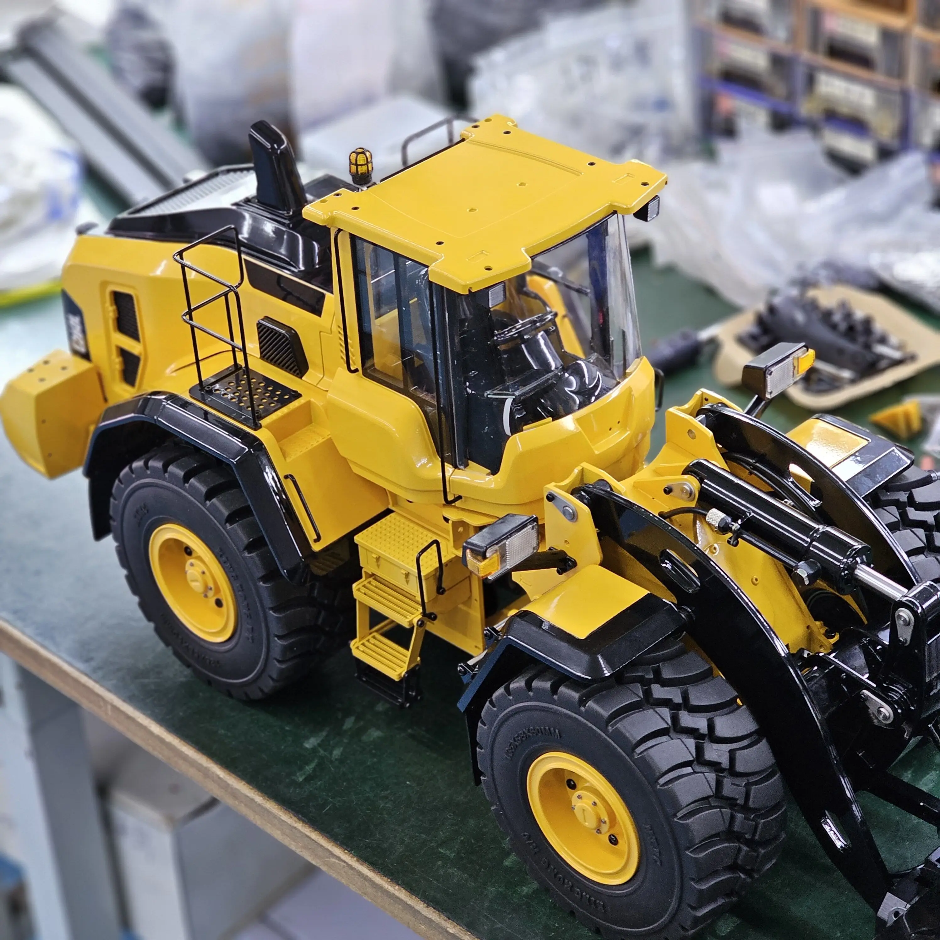 US Stock Toys 1/14 RTR E260L RC Hydraulic Loader Radio Control Metal Car Construction Vehicle Quick Coupler Light Sound Machine