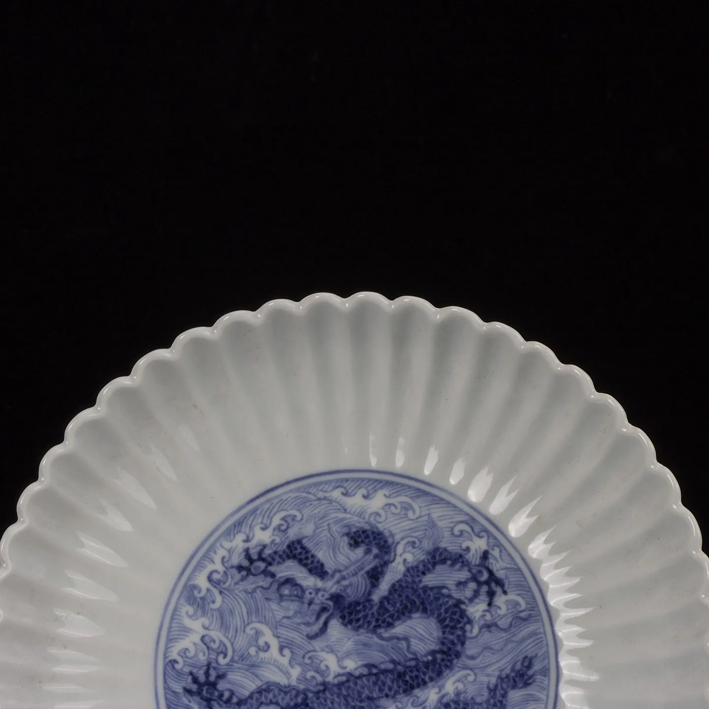 Chinese Blue and White Porcelain Plate Ming Xuande Dragon Sunflower Design 7.3