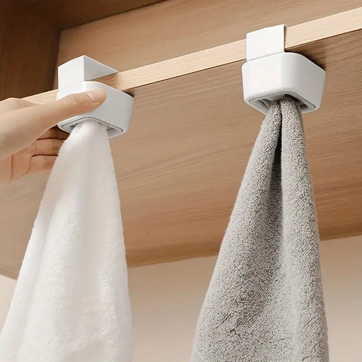 1pc Punch Free Towel Plug Holder Bathroom Organizer Rack Towels Storage Wash Cloth Clip Bathroom Accessories Kitchen Accessories