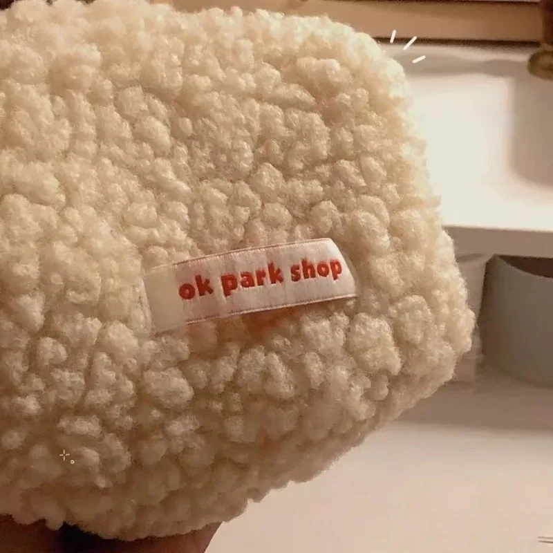 الشتاء الحليب الشاي اللون الكورية INS لامب الصوف حقيبة مستحضرات تجميل لينة مريحة المرأة حقيبة صغيرة منظم أدوات التجميل الفتيات مقلمة