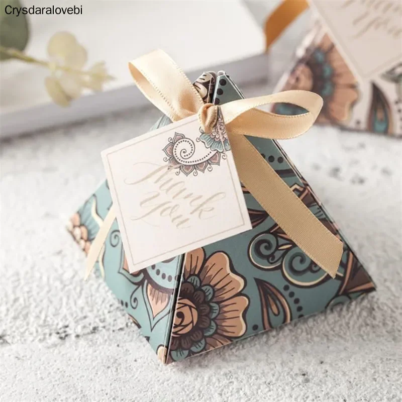 50 Uds. Cajas de dulces de recuerdo de boda de pirámide Triangular con diseño de estilo Retro con etiquetas de agradecimiento caja de regalo de fiesta Bomboniera