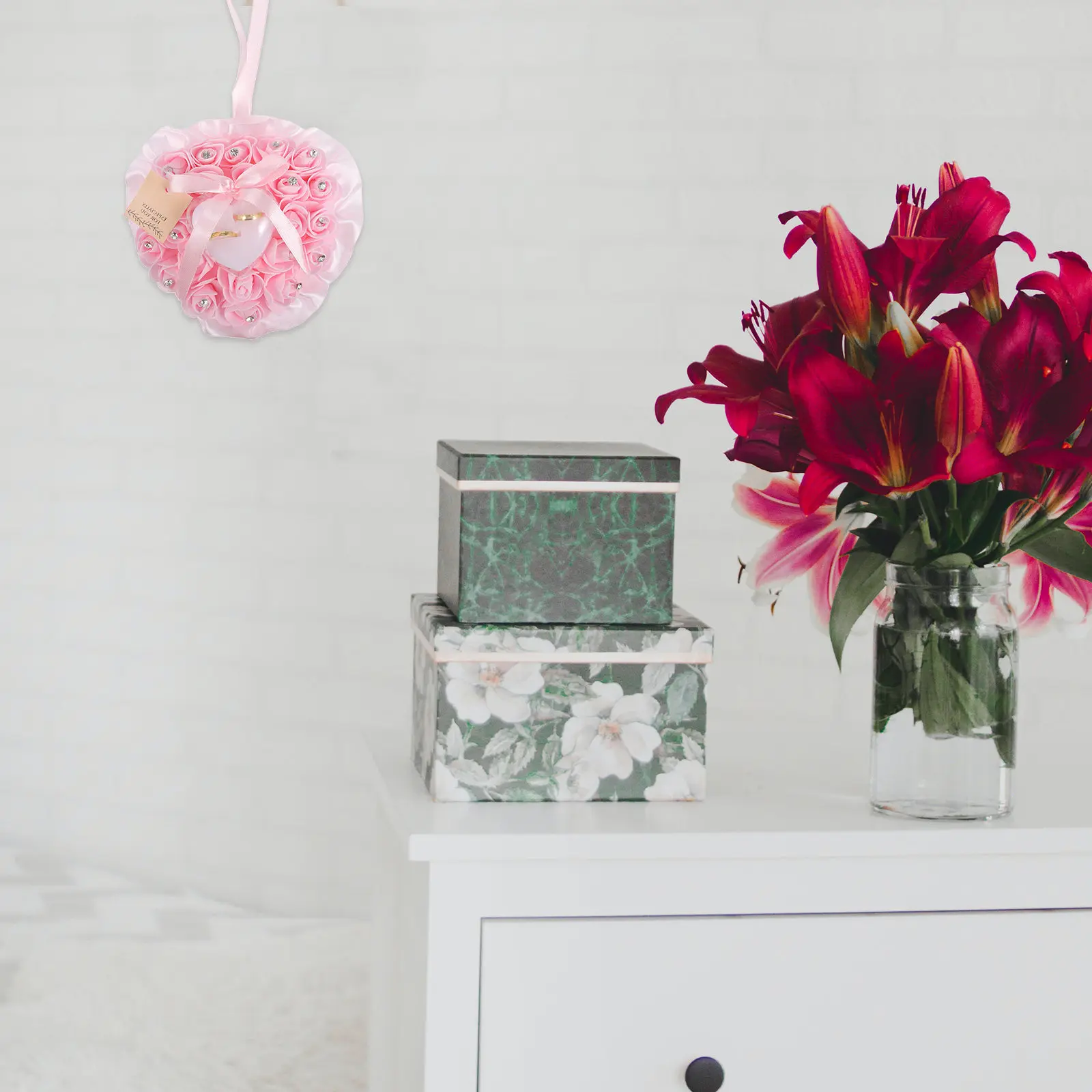 

1Pcs Heart Shape Wedding Ring Pillow Rose Flower Rhinestone Adorned Compact Bridal Ring Cushion Romantic Wedding Accessory