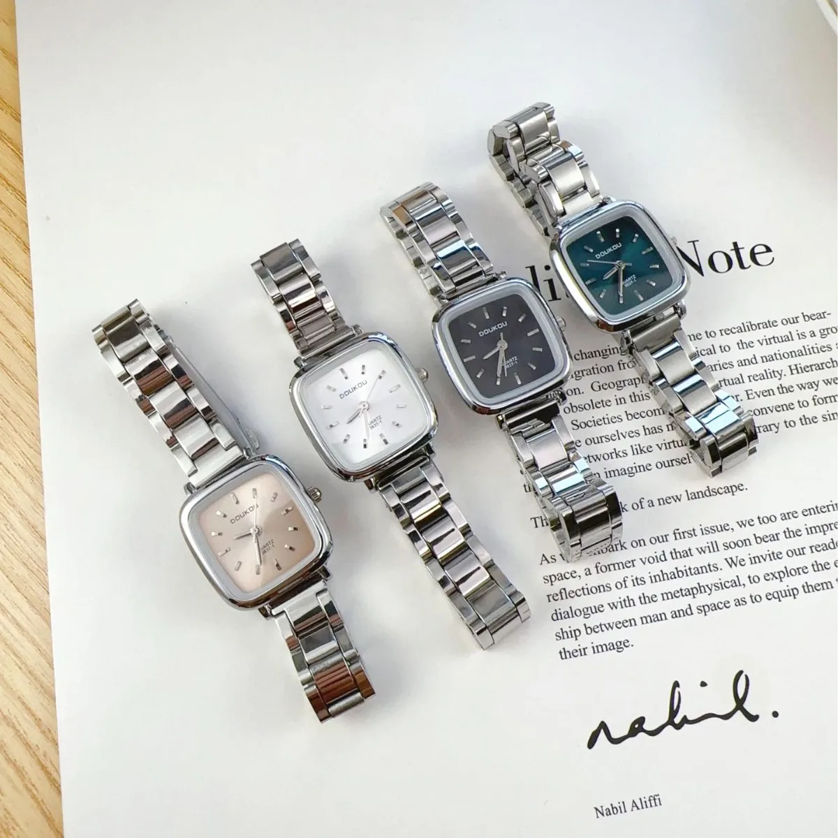 

Новые минималистичные женские кварцевые часы класса люкс с ремешком из нержавеющей стали, циферблат с индексами, модные женские наручные часы