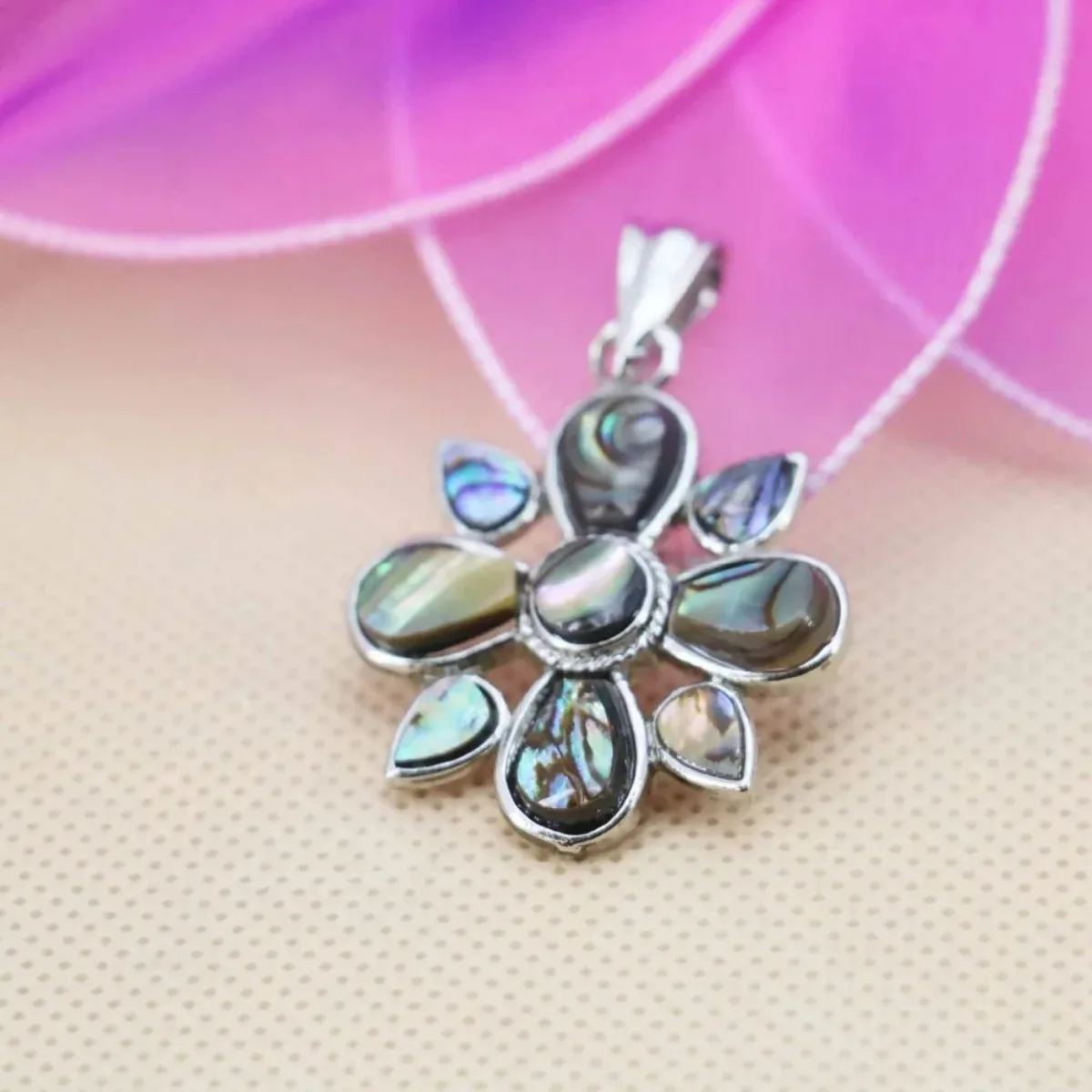 28mm Hot Sale Prevalent Flower Design Jewelry Abalone Material Seashell Sea Shells Pendant Making Jewelry Crafts Girls Gifts DIY