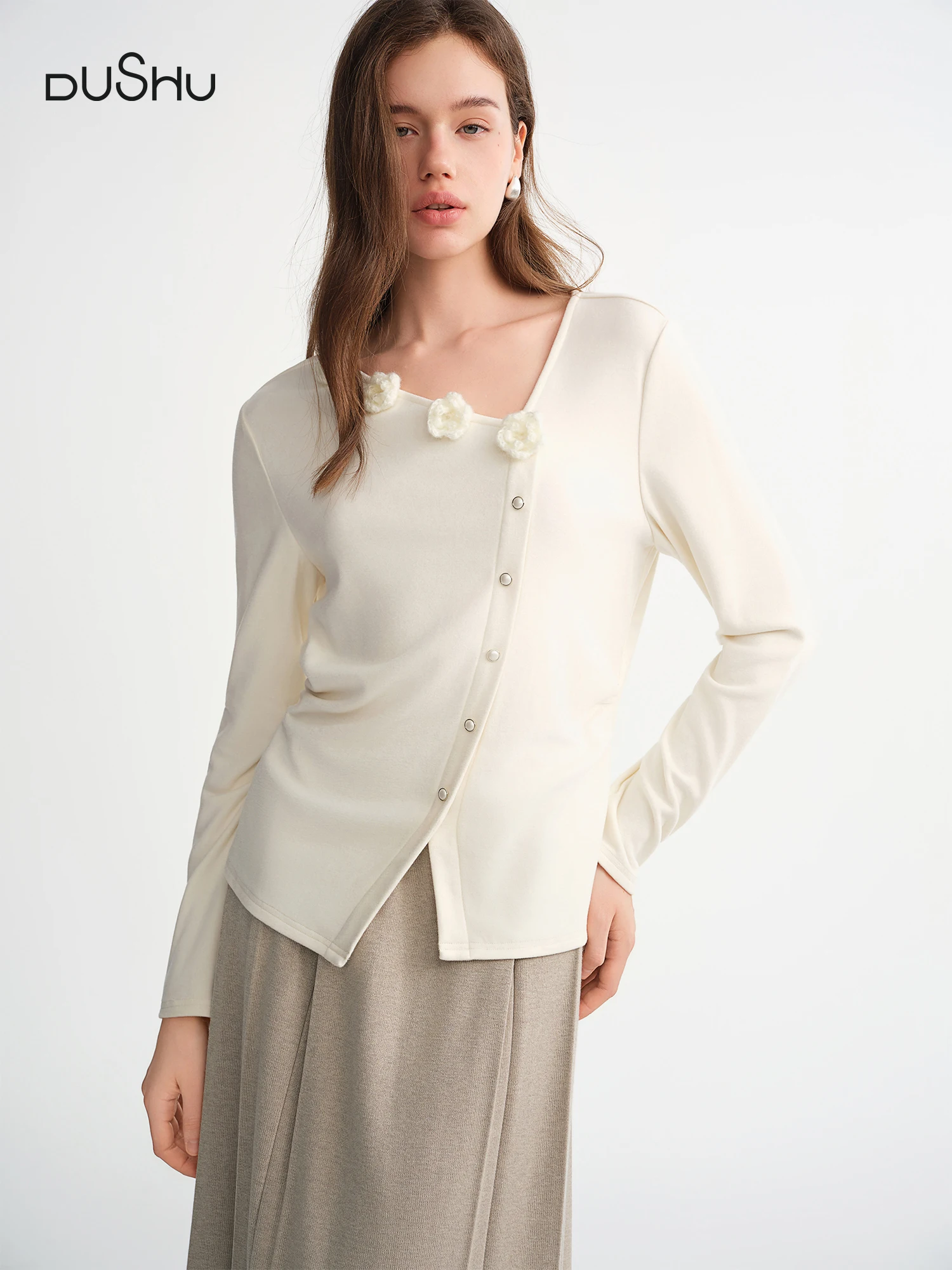 

DUSHU Plus-Size Women Fashionable Mandarin V-Neck Turtleneck Sweater Elegant Floral Design 2025 Winter Knitwear Inner Layer