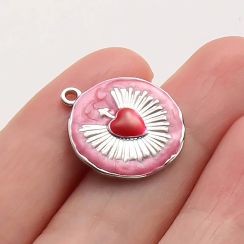 2 Stück Perlmuttrosa/Hot Pink Emaille-Anhänger mit heiligem Herz für Schmuckherstellung, Flammen-Liebes-Anhänger, handgefertigte Halskette, Geschenk – Detail 14