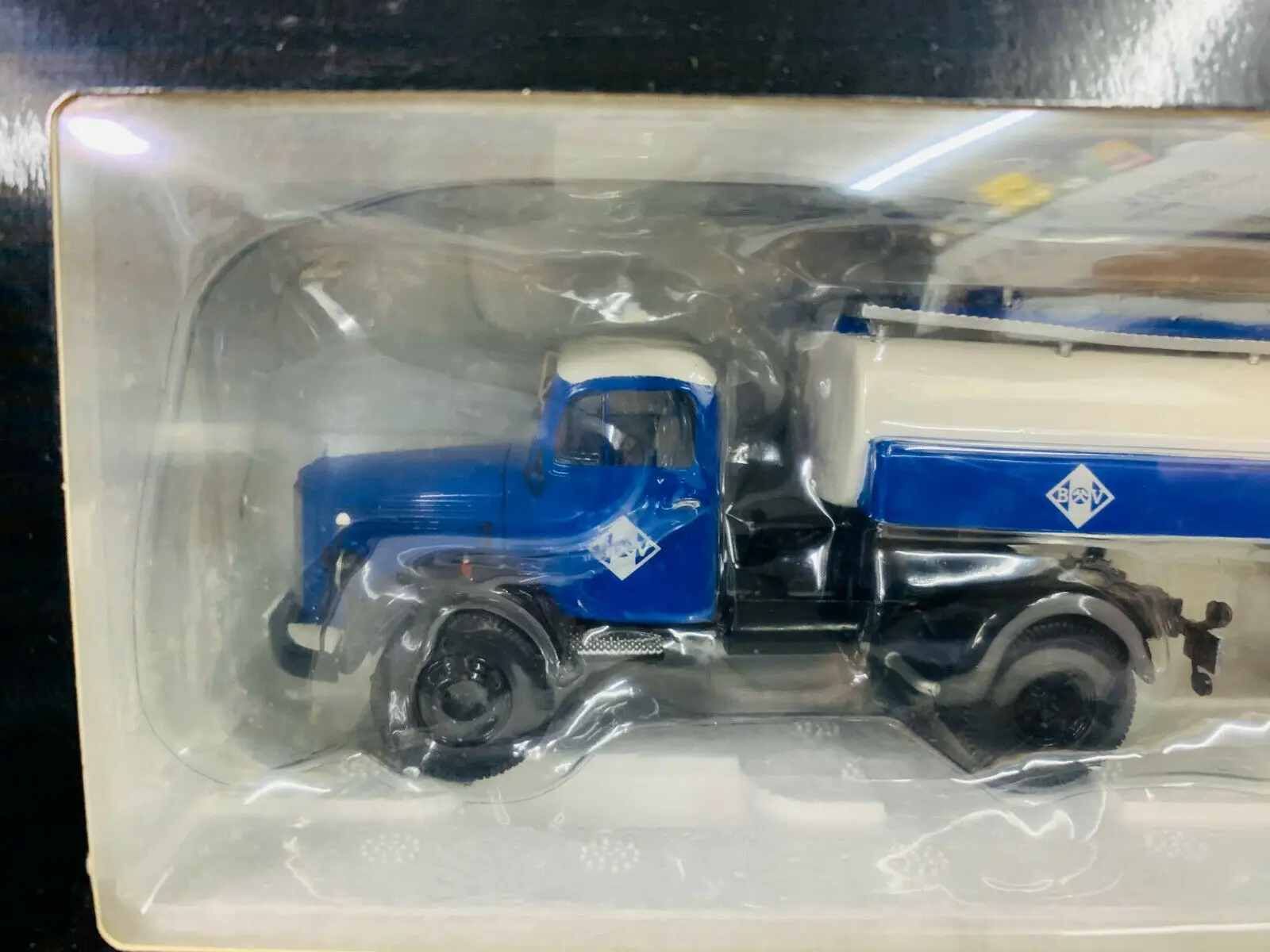 ClassiXXs L3500 2a 1/43 Scale Resin Model Truck PCL18302