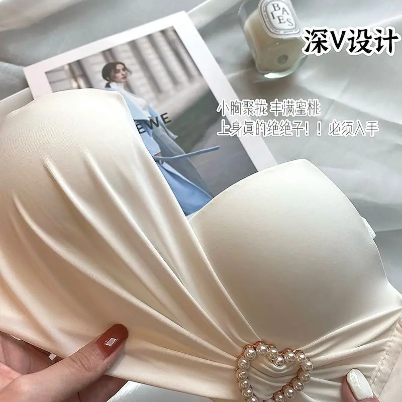 Underwear for women with small breasts gathered together, sexy upper support to prevent sagging, revealing a large sexy bra