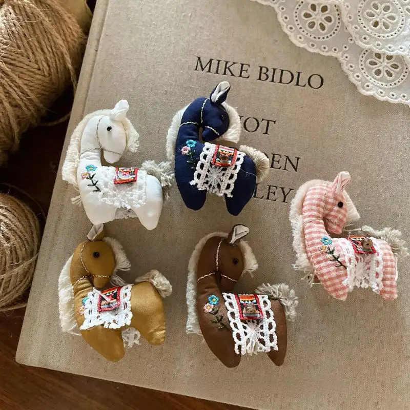 [HS].1Pc Handmade Fabric Pony With Embroidery Brooch Pin Cartoon Women Clothing Jewelry Accessories Horse Corsage